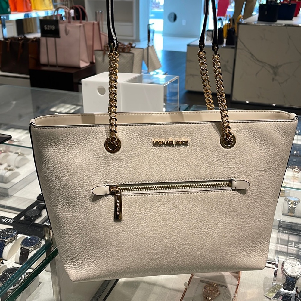 MICHAEL KORS
Jet Set Medium Front Zip Pebbled Leather Chain Tote Bag
Light Cream